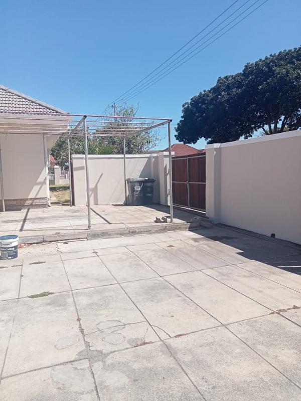 To Let 4 Bedroom Property for Rent in Goodwood Central Western Cape